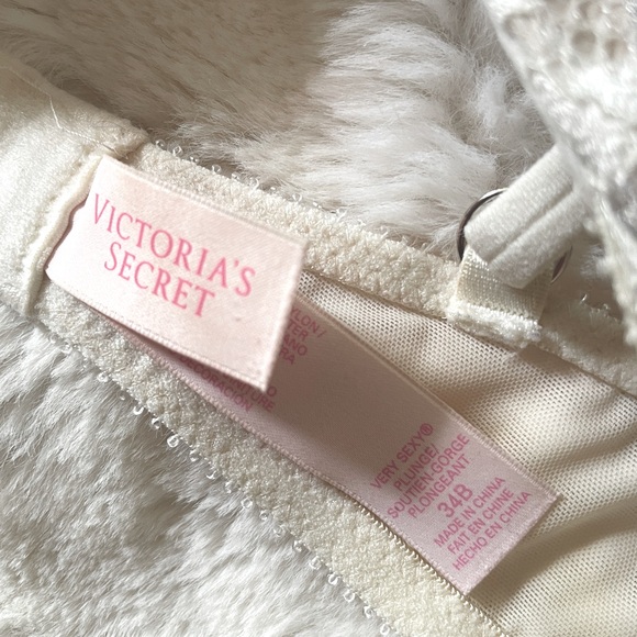 Victoria Secret Plunge push up bra - Picture 3 of 3